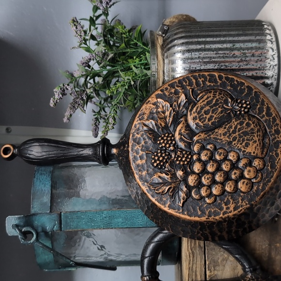 Vintage Mid Century Modern Homco Black and Gold Wall Decor Set Of 3 - Picture 4 of 6